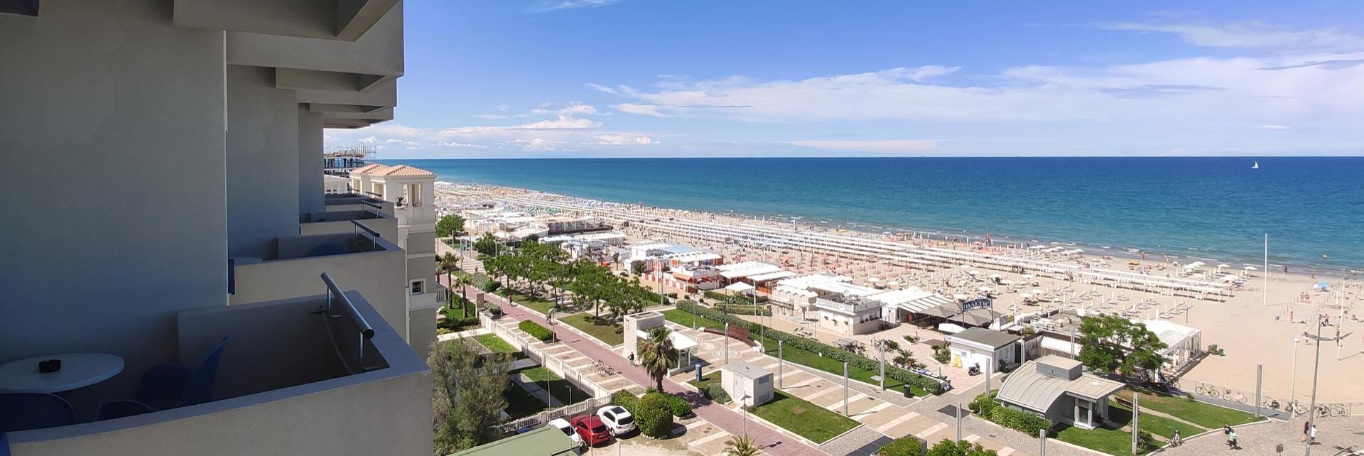 hotelbaltic en hotel-with-whirlpool-bath-in-the-room-in-riccione 002